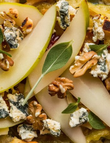 Pear and Gorgonzola Flatbread Recipe – A Sweet and Savory Showstopper